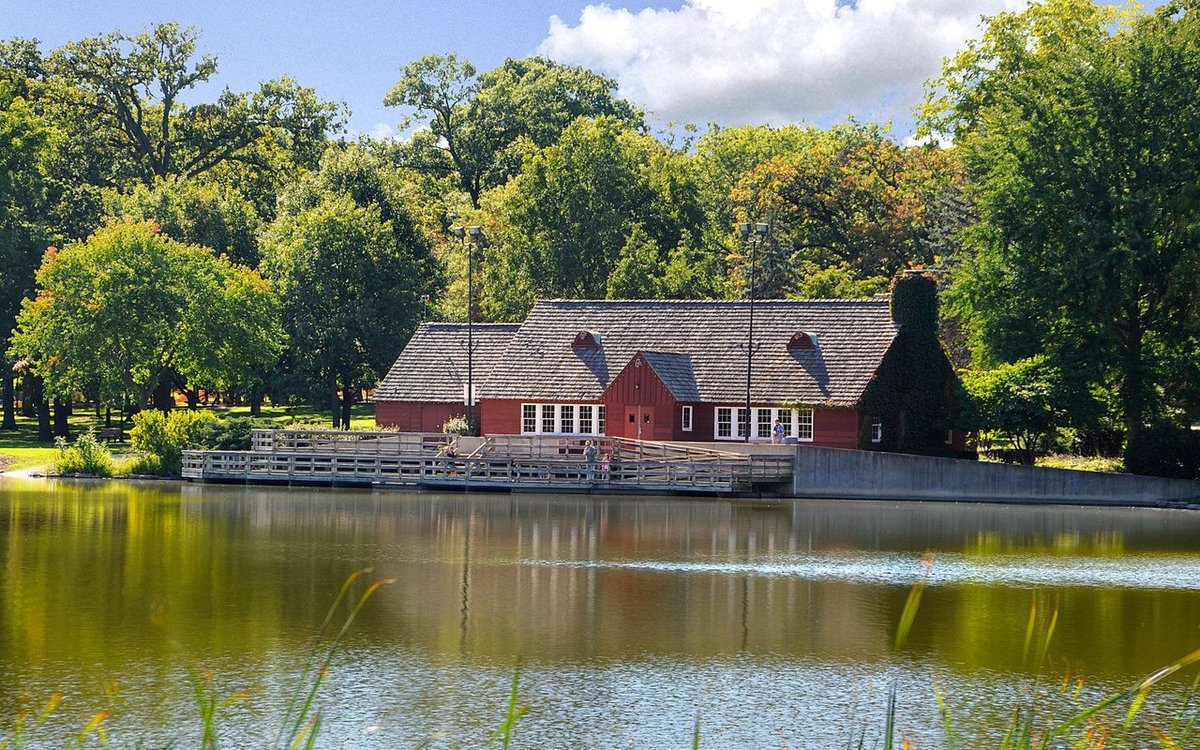 Lake Ellyn Area, IL - Lake Ellyn: The Symbolic Heart of Glen Ellyn | Glen Ellyn Real Estate